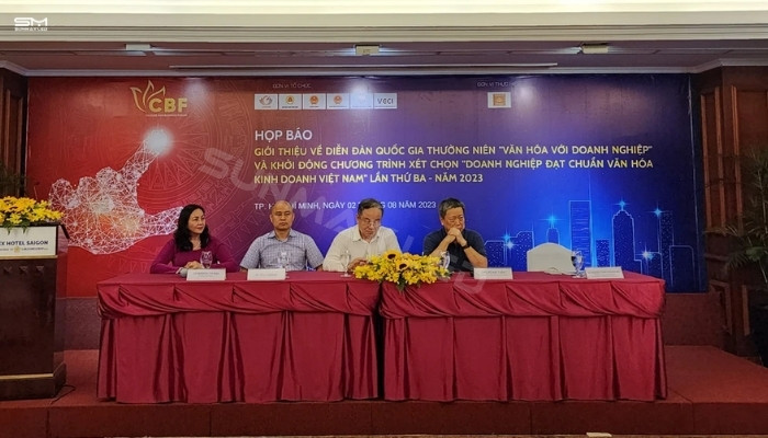 Họp báo