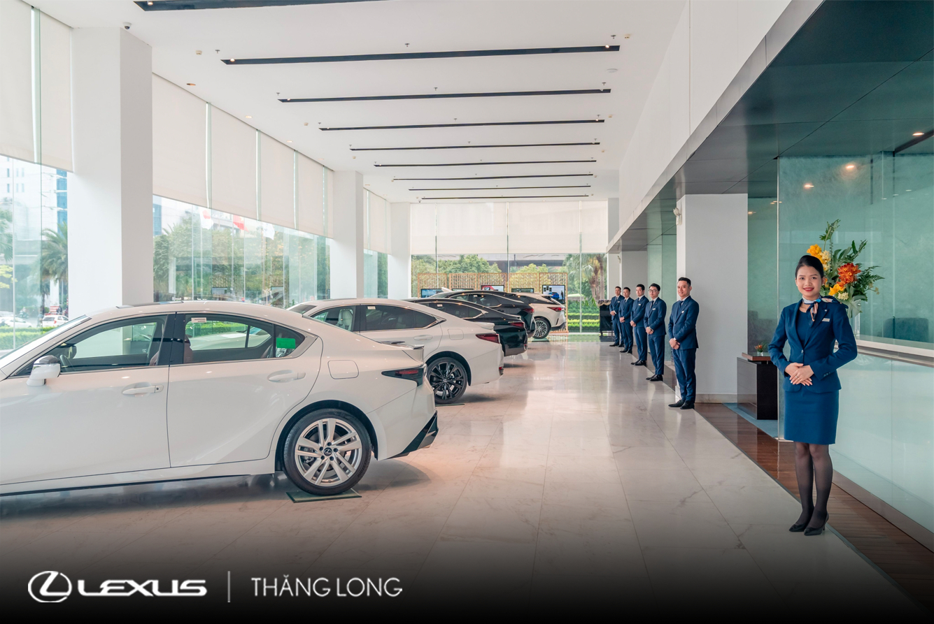không gian bên trong showroom lexus
