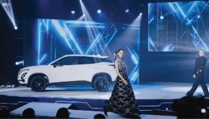 màn hình led trong suốt sự kiện omoda