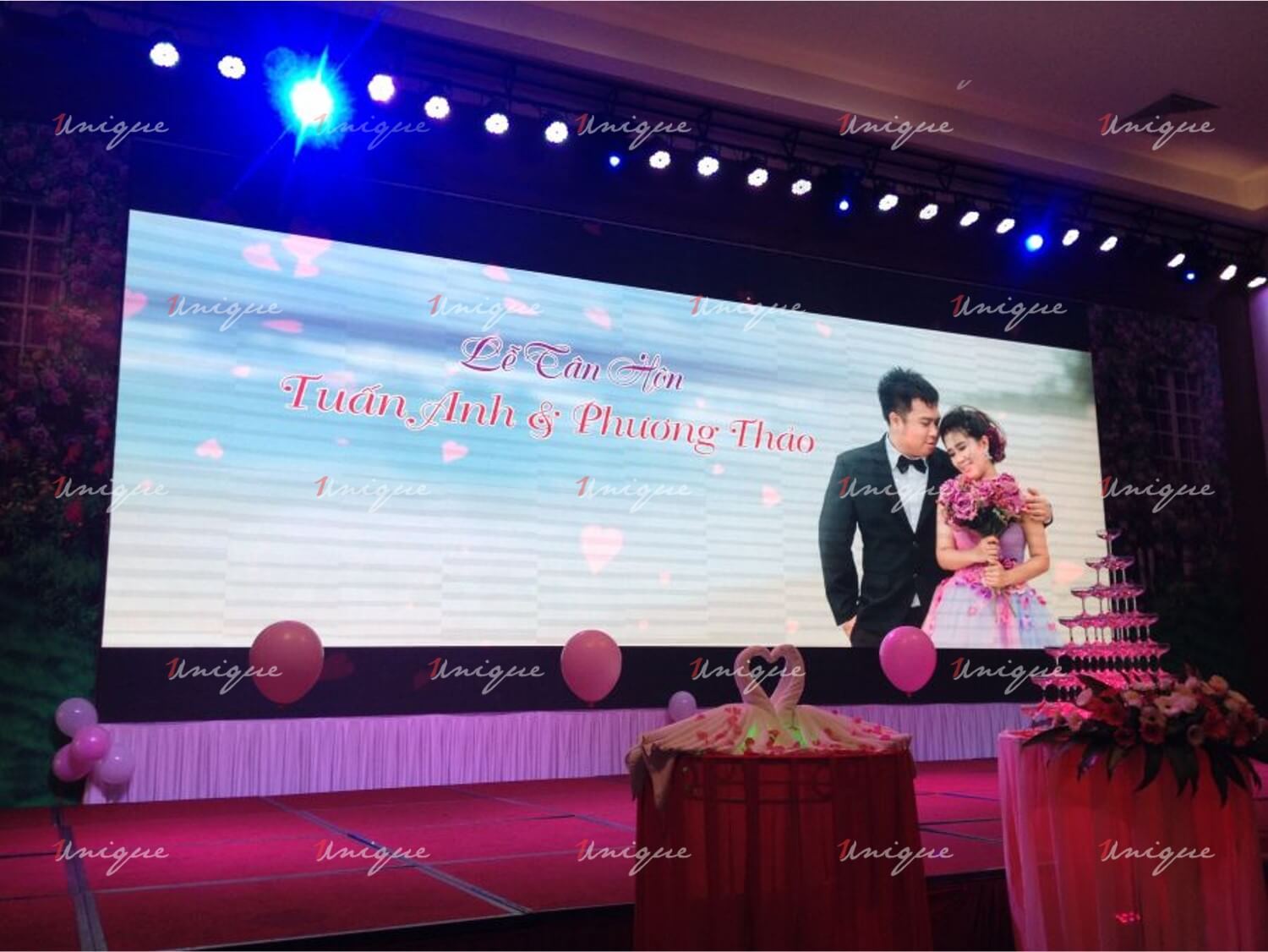 Màn hình LED sân khấu tiệc cưới là gì?
