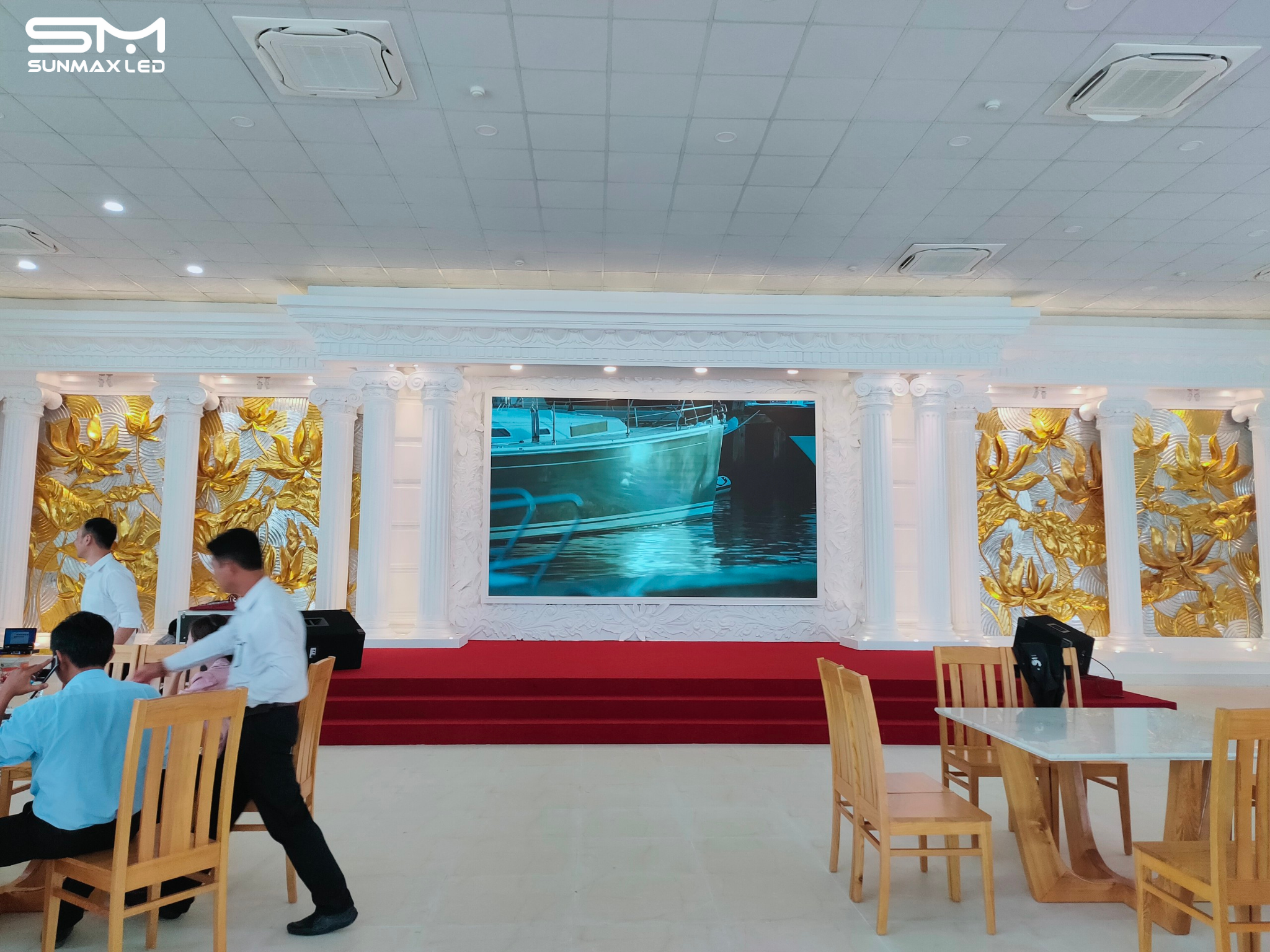 Thiết kế và lắp đặt màn hình led cho nhà hàng