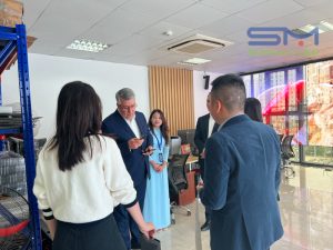 Hình ảnh Đại sứ đến thăm văn phòng tại Hà Nội