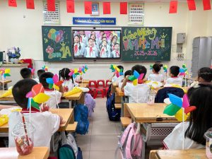 màn hình LCD tại trường Tiểu học Dịch Vọng A, quận Cầu Giấy, Hà Nội.