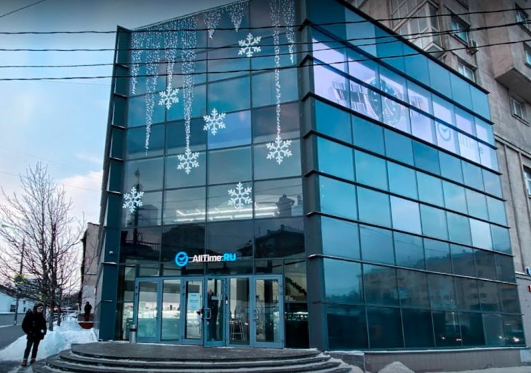 Tại Sao Các Tòa Nhà Hiện Đại Chọn Màn Hình LED Trong Suốt?